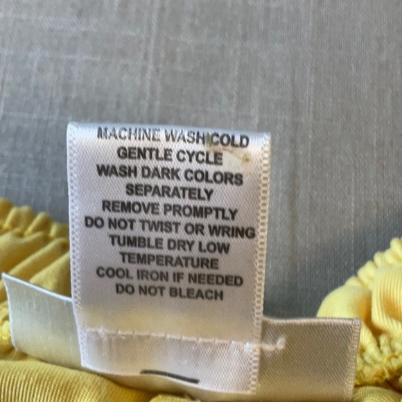 Rebecca Malone Yellow Capris - Picture 4 of 4